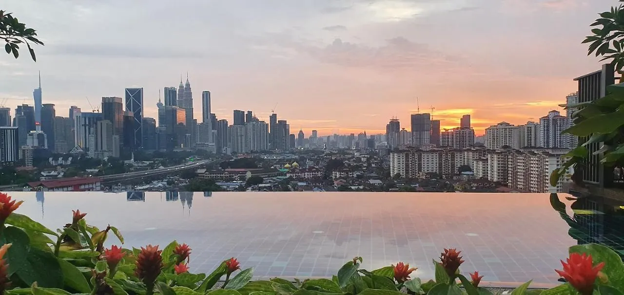 Studio Near Klcc And Lrt With Superb View Kuala Lumpur